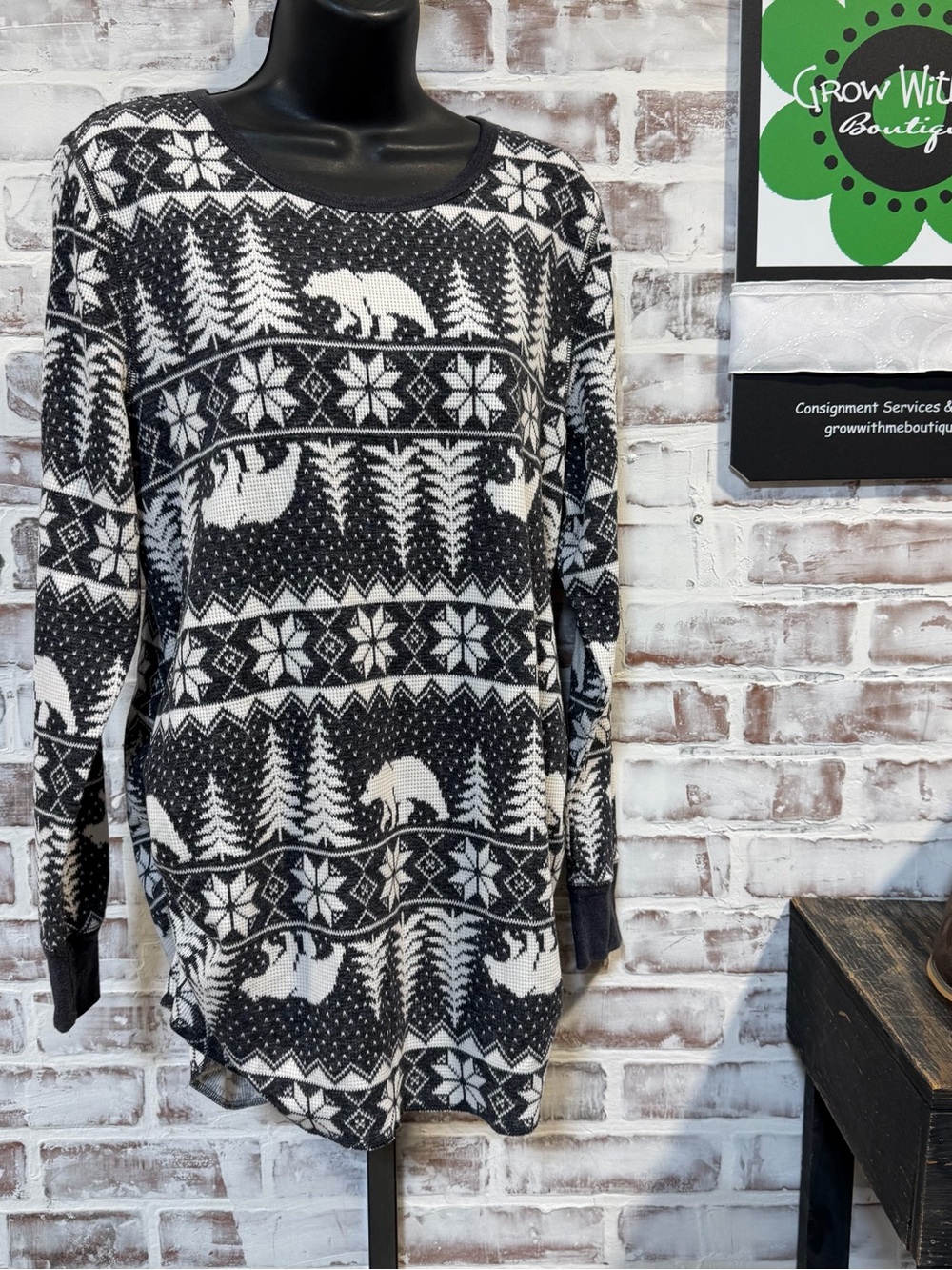 Old Navy Black & White Fair Isle Polar Bear thermal